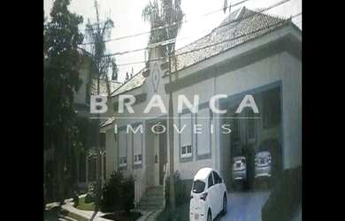 Imagem: A casa possui 4 Dormitórios, 5 Banheiros, 5 Vagas na garagem