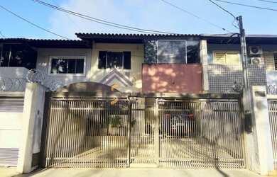 Imagem: A casa possui 5 Dormitórios, 4 Banheiros, 2 Vagas na garagem