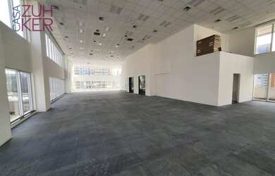 Imagem: O depósito possui 5 Vagas na garagem, 533m² de Área e está