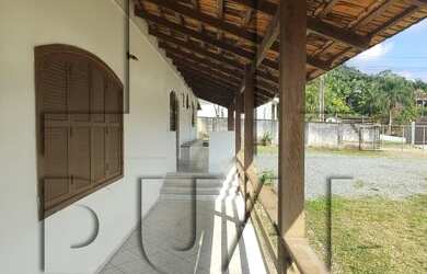 Imagem: A casa possui 3 Dormitórios, 1 Banheiro e 100m² de Área e