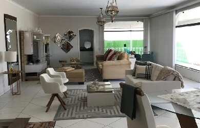 Imagem: A casa possui 5 Dormitórios, 3 Banheiros, 5 Vagas na garagem