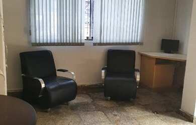 Imagem: A casa possui 5 Dormitórios, 4 Banheiros, 4 Vagas na garagem