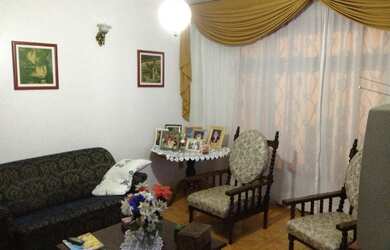 Imagem: A casa possui 4 Dormitórios, 2 Banheiros, 3 Vagas na garagem