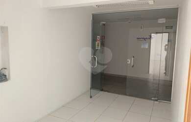 Imagem: O depósito possui 1 Vaga na garagem, 120m² de Área e está