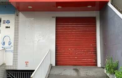 Imagem: O depósito possui 1 Vaga na garagem, 110m² de Área e está