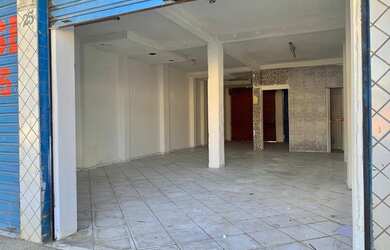 Imagem: O depósito possui 2 Vagas na garagem, 90m² de Área e está