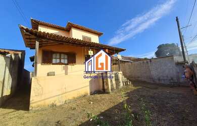 Imagem: A casa possui 5 Dormitórios, 1 Banheiro, 1 Vaga na garagem