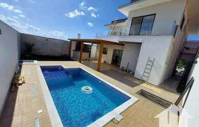 Imagem: A casa em condomínio possui 3 Dormitórios, 3 Banheiros, 2