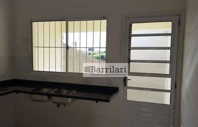 Imagem: A casa possui 2 Dormitórios, 2 Banheiros, 2 Vagas na garagem