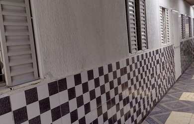 Imagem: A casa possui 2 Dormitórios, 1 Banheiro, 1 Vaga na garagem