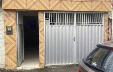 Imagem: A casa possui 2 Dormitórios, 2 Banheiros, 1 Vaga na garagem