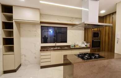 Imagem: A casa em condomínio possui 4 Dormitórios, 5 Banheiros, 5