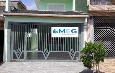 Imagem: A casa possui 3 Dormitórios, 3 Banheiros, 2 Vagas na garagem