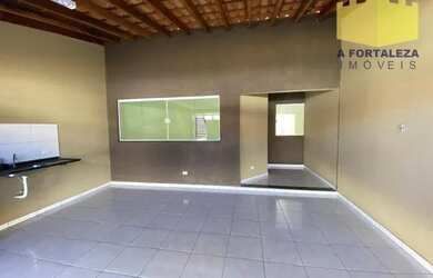 Imagem: A casa possui 3 Dormitórios, 2 Banheiros, 2 Vagas na garagem