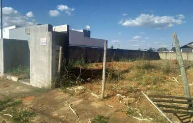 Imagem: A casa possui 420m² de Área e está localizado em Vila Estância