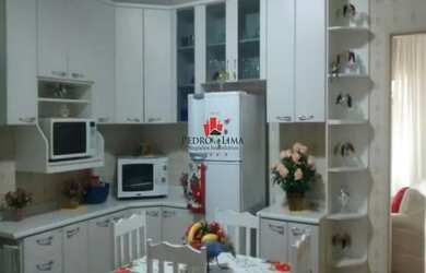 Imagem: A casa possui 4 Dormitórios, 3 Banheiros, 3 Vagas na garagem