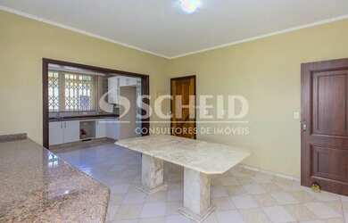 Imagem 4: Sobrado à Venda. 332m² de Área, 5 Vagas na garageme4 Dormitórios