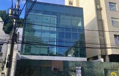 Imagem: O depósito possui 5 Vagas na garagem e 921m² de Área e está