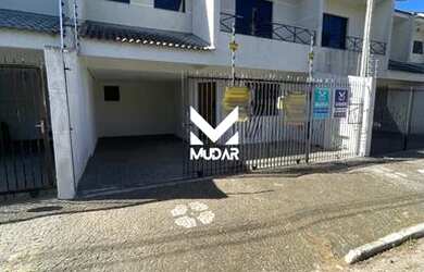 Imagem: A casa possui 2 Dormitórios, 3 Banheiros, 2 Vagas na garagem