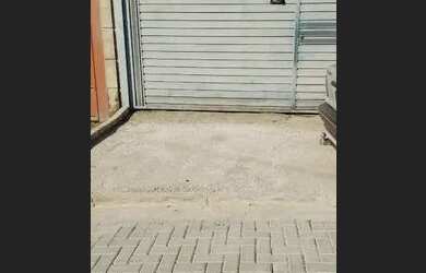 Imagem: A casa possui 1 Dormitório, 1 Banheiro, 1 Vaga na garagem e