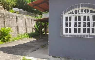 Imagem: A casa possui 1 Dormitório, 1 Banheiro, 1 Vaga na garagem e