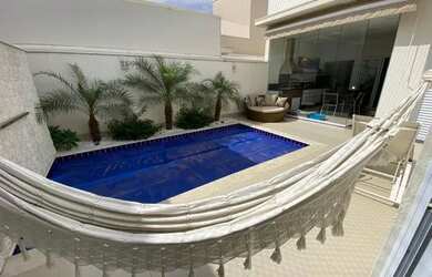 Imagem: A casa em condomínio possui 3 Dormitórios, 4 Banheiros, 2