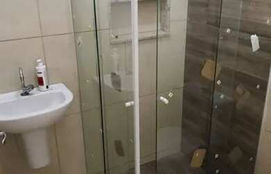 Imagem: A casa possui 2 Dormitórios, 1 Banheiro, 2 Vagas na garagem