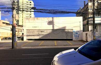 Imagem: O depósito possui 5 Vagas na garagem, 386m² de Área e está