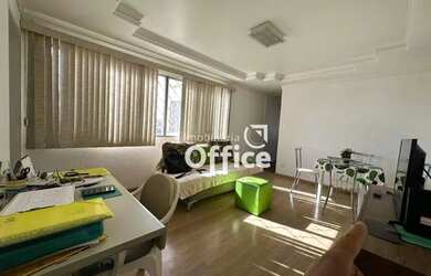 Imagem: O apartamento possui 3 Dormitórios, 2 Banheiros, 1 Vaga na