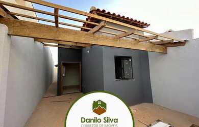 Imagem: A casa possui 3 Dormitórios, 1 Banheiro, 1 Vaga na garagem