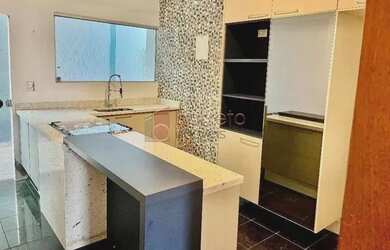 Imagem 8: Casa Padrão em Jundiaí. Churrasqueira, Lareira, 4 Vagas na garageme3...