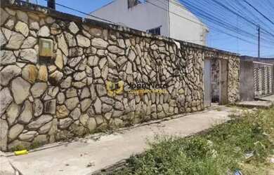 Imagem: A casa possui 2 Dormitórios, 2 Banheiros, 4 Vagas na garagem