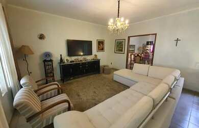 Imagem: A casa possui 3 Dormitórios, 3 Banheiros, 3 Vagas na garagem