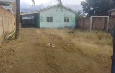 Imagem: A casa possui 3 Dormitórios, 1 Banheiro, 3 Vagas na garagem