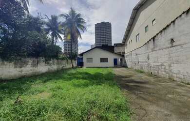 Imagem: A casa possui 2 Dormitórios, 1 Banheiro, 3 Vagas na garagem