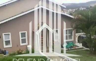 Imagem: A casa possui 4 Dormitórios, 3 Banheiros, 5 Vagas na garagem