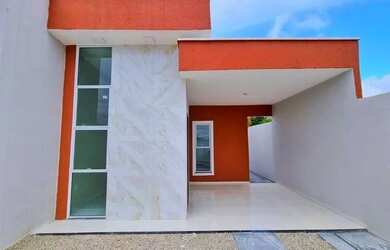 Imagem: A casa possui 3 Dormitórios, 2 Banheiros, 2 Vagas na garagem