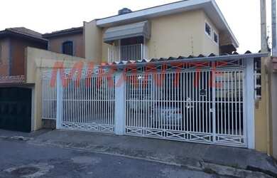 Imagem: A casa possui 4 Dormitórios, 4 Banheiros, 4 Vagas na garagem