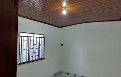 Imagem: A casa possui 2 Dormitórios, 1 Banheiro, 1 Vaga na garagem