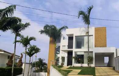 Imagem: A casa possui 4 Dormitórios, 5 Banheiros, 5 Vagas na garagem