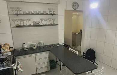 Imagem: A casa possui 2 Dormitórios, 1 Banheiro, 1 Vaga na garagem