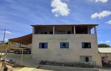 Imagem: A casa possui 4 Dormitórios, 5 Banheiros, 5 Vagas na garagem