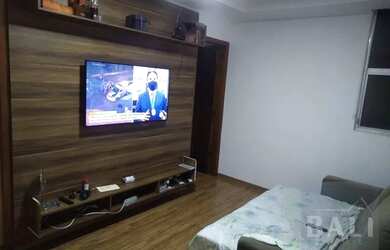 Imagem: O apartamento possui 2 Dormitórios, 1 Banheiro, 1 Vaga na garagem