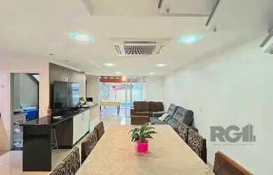 Imagem 12: Casa em Porto Alegre, no bairro Hípica, com 3 dormitório s , e 3 banheiros,...