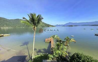 Imagem: A casa possui 4 Dormitórios, 5 Banheiros, 2 Vagas na garagem