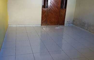 Imagem: A casa possui 2 Dormitórios, 1 Banheiro, 1 Vaga na garagem