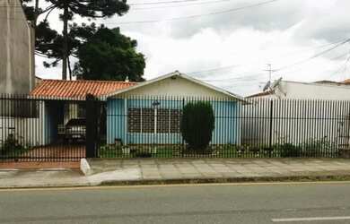 Imagem: A casa possui 3 Dormitórios, 1 Banheiro, 1 Vaga na garagem