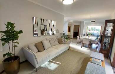 Imagem: A casa em condomínio possui 4 Dormitórios, 4 Banheiros, 2