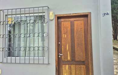 Imagem: O apartamento possui 1 Dormitório, 1 Banheiro, 1 Vaga na garagem