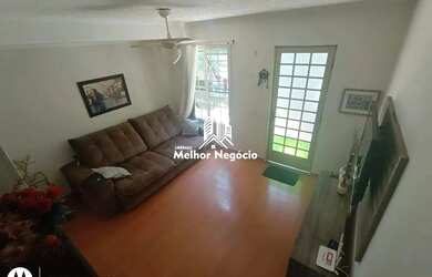 Imagem: A casa possui 3 Dormitórios, 2 Banheiros, 1 Vaga na garagem